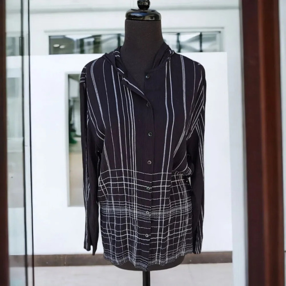 Chico’s Black Geometric Striped Hoodie Button Up Top Blouse Size 1  Or 8 US - Picture 1 of 9